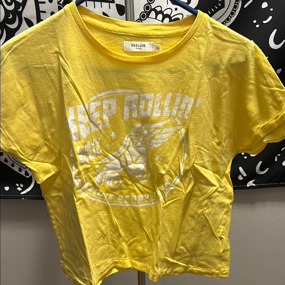 Luxe Yellow Vintage Inspired Graphic Short Sleeve Tee - Picture 5 of 12
